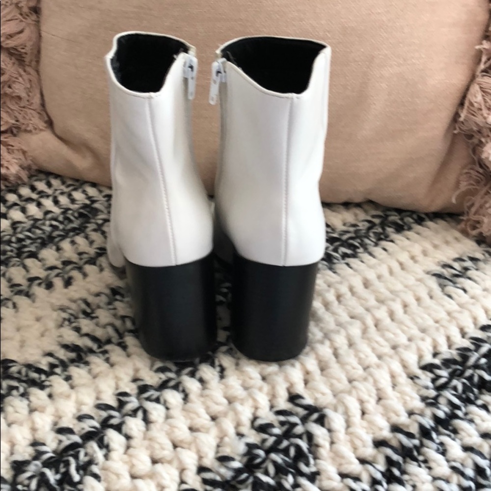 ✨ Steve Madden Booties in White ✨ - Picture 4 of 5
